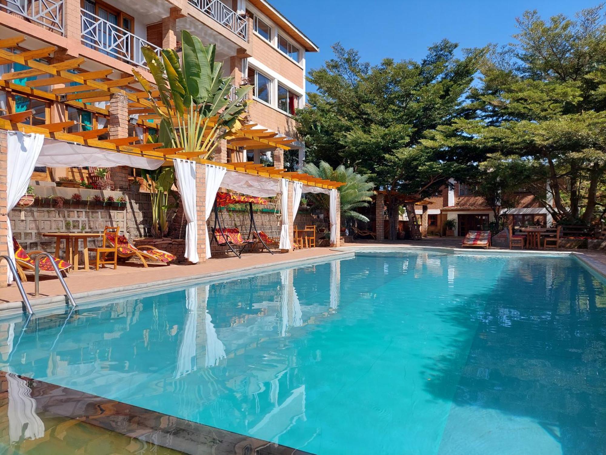 Island Continent Hotel Ivato Airport Exterior photo