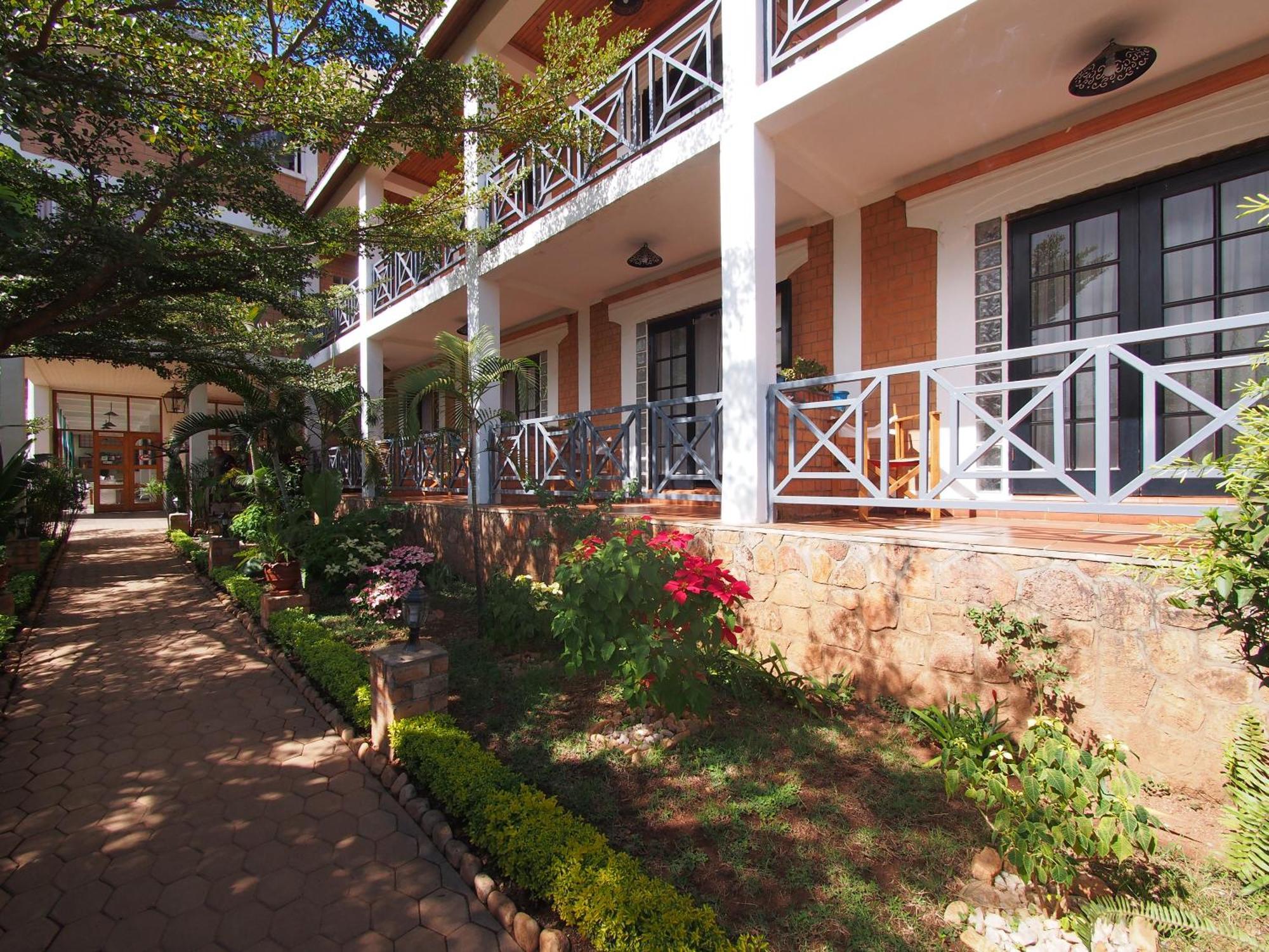 Island Continent Hotel Ivato Airport Exterior photo