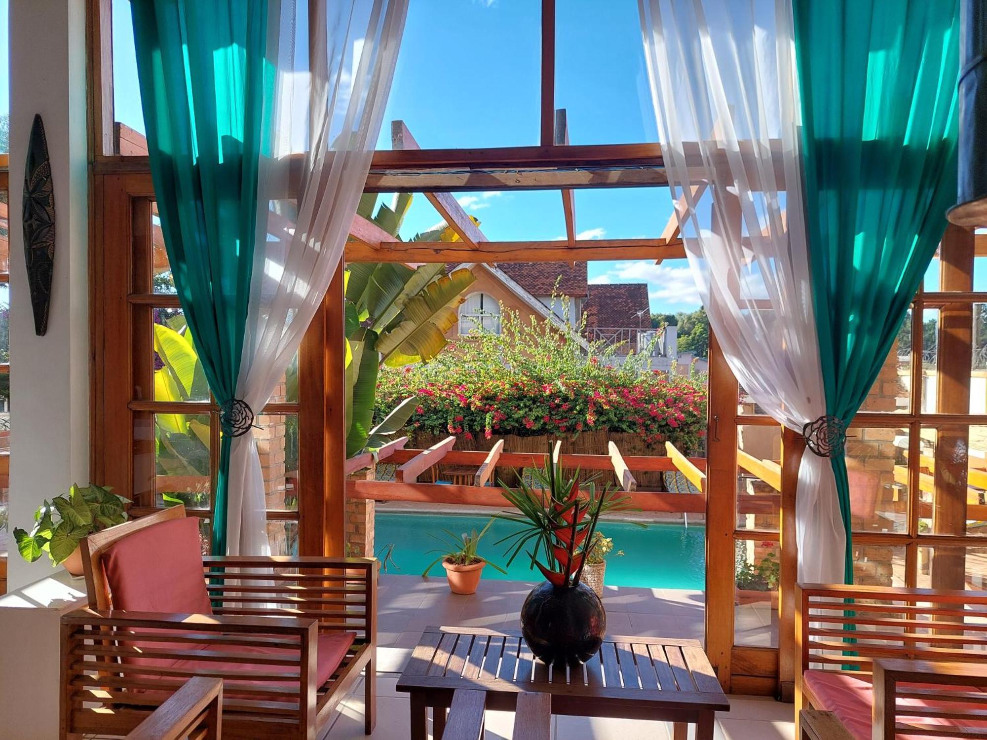 Island Continent Hotel Ivato Airport Exterior photo