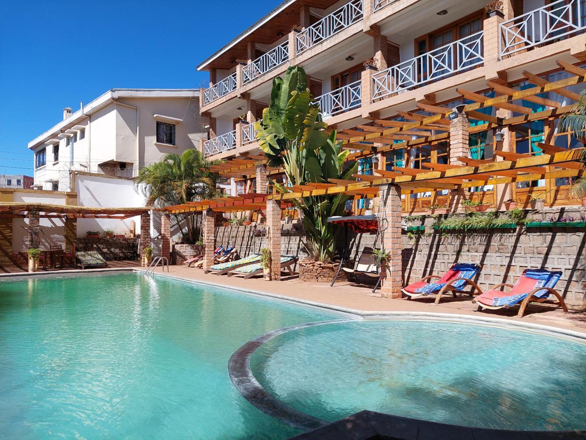 Island Continent Hotel Ivato Airport Exterior photo